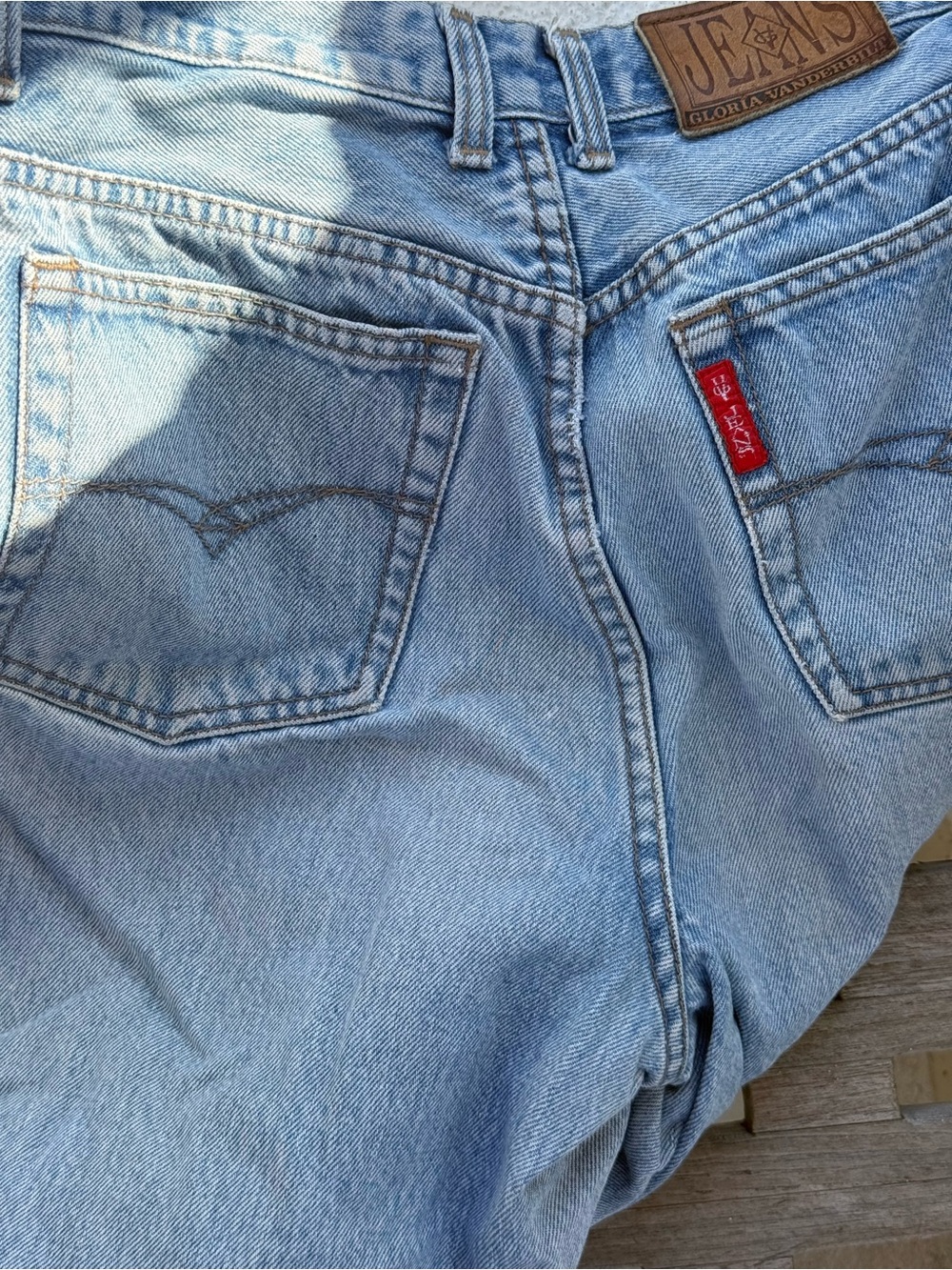 Gloria Vanderbilt Light Blue Denim Jeans with Red Pocket Tab